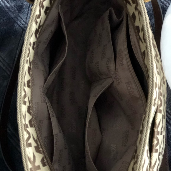 MK Shoulder Bag - Picture 6 of 8